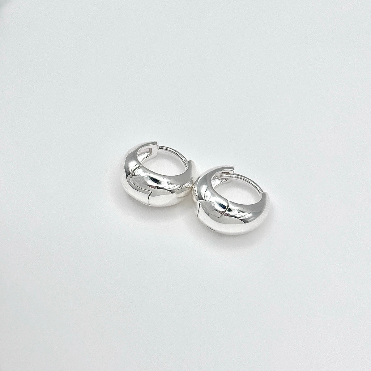 Éloise Hoops— 925 Sterling Silver - YUNDIA
