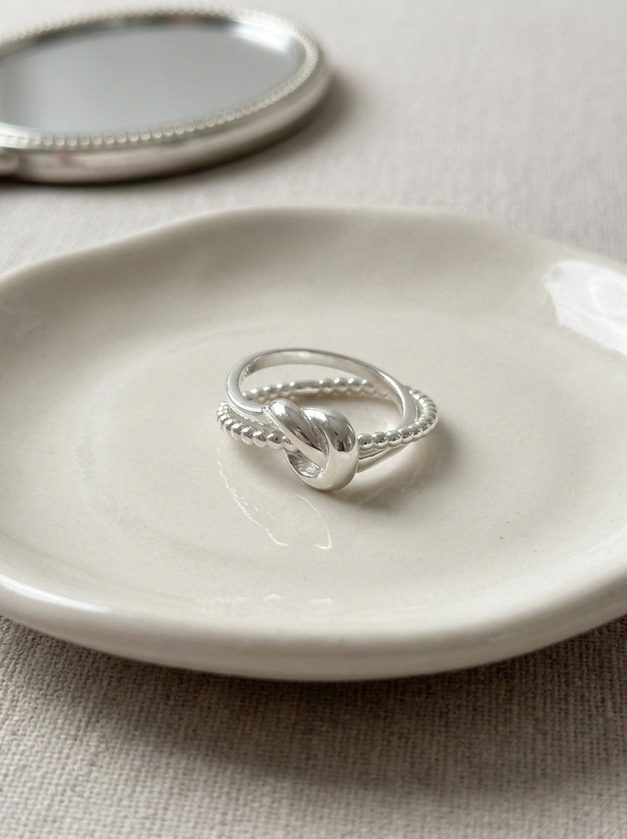 Sloane Twist Ring — 925 Sterling Silver